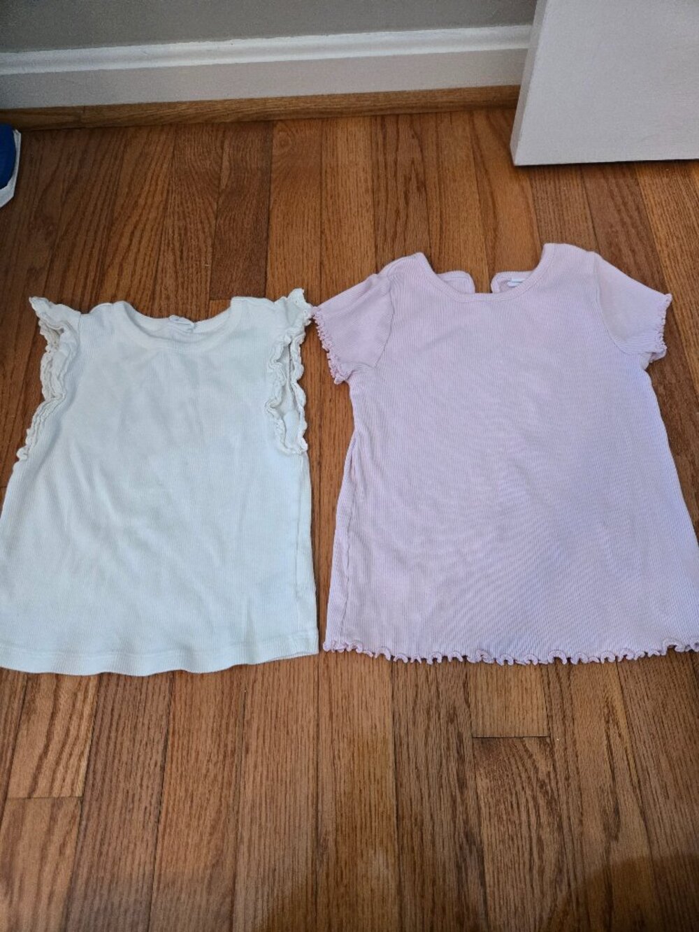 Girls size 5T bundle of two Gap Kids tops